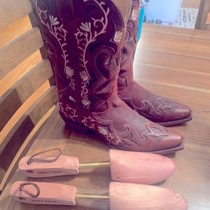 Shyanne women’s cowgirl boots, size 9